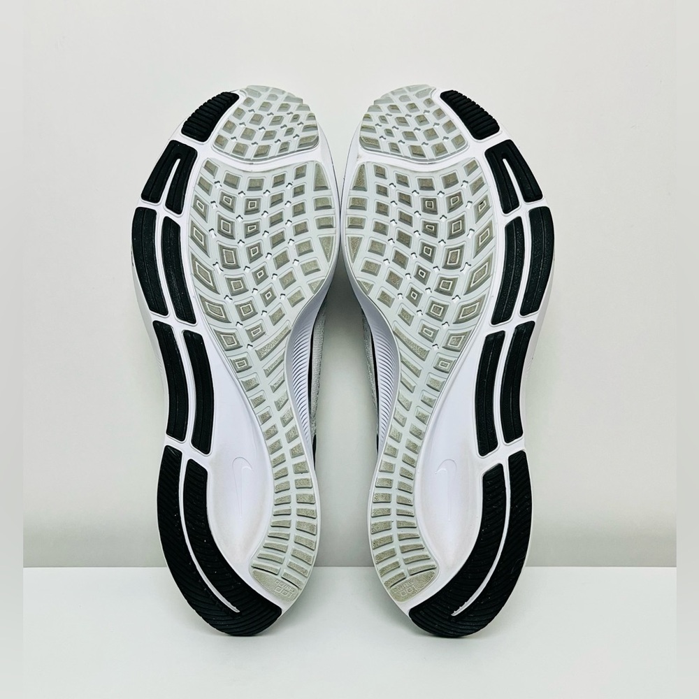Nike - Picture 5 of 7